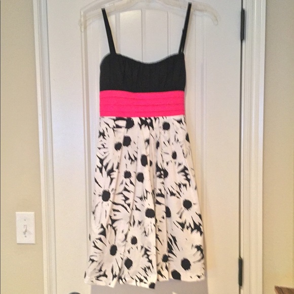 💥DONATE SOON 💥Black, white & pink sundress 💥 - Picture 1 of 4